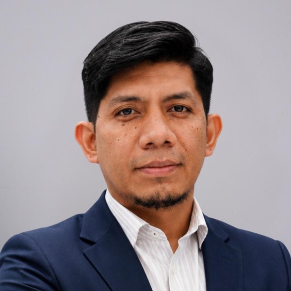 José Alberto More, agente inmobiliario